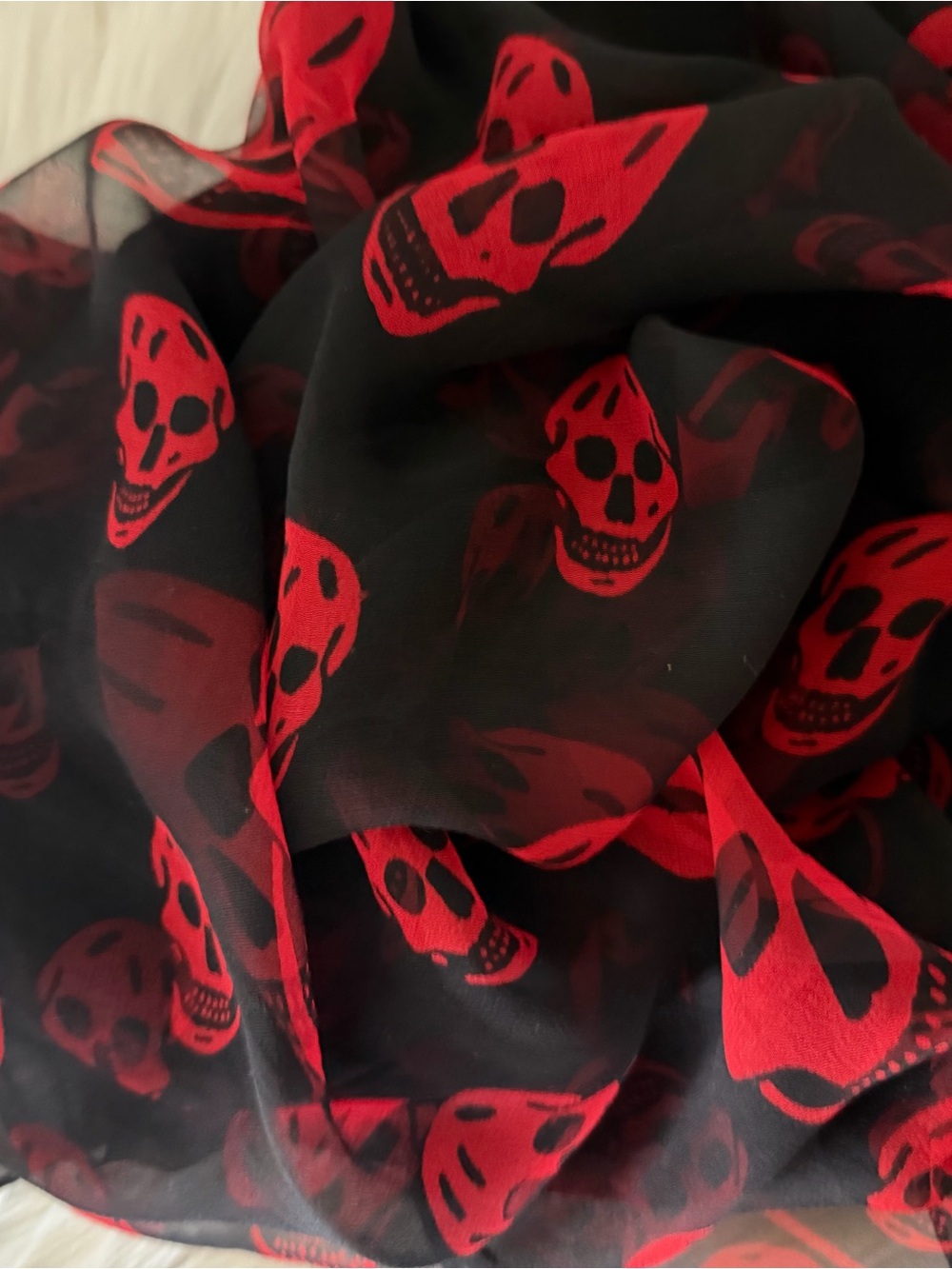 Alexander McQueen Silk Skull wrap shawl Scarf. - Picture 3 of 16
